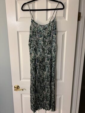 Vince Green Marble-Print Pleated Spaghetti-Strap Maxi Dress - S